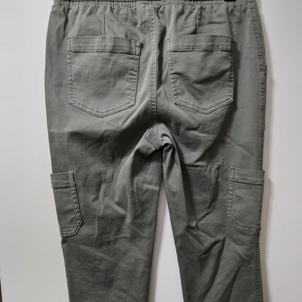 Women's Maurices Army Green Cargo Weekender Pants. Size Small. NWT. - Picture 6 of 10